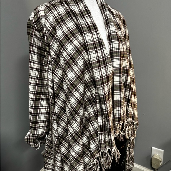 Natural Reflections Shire Plaid Ruana for Ladies - Picture 3 of 7